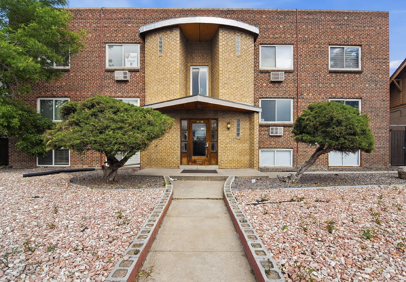 1 bed, 1.0 bath, 368 sqft, $1,146 — Photo 2