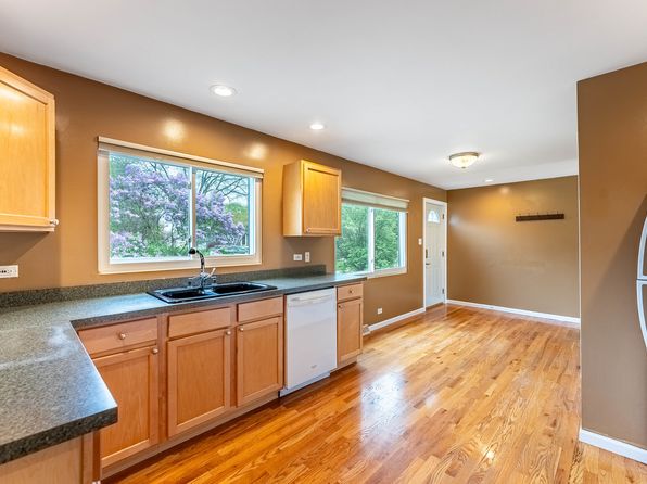204 N Rohlwing Rd, Palatine, IL 60074