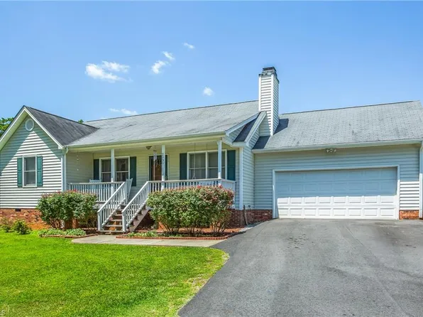 2938 Martin St, Walkertown, NC 27051