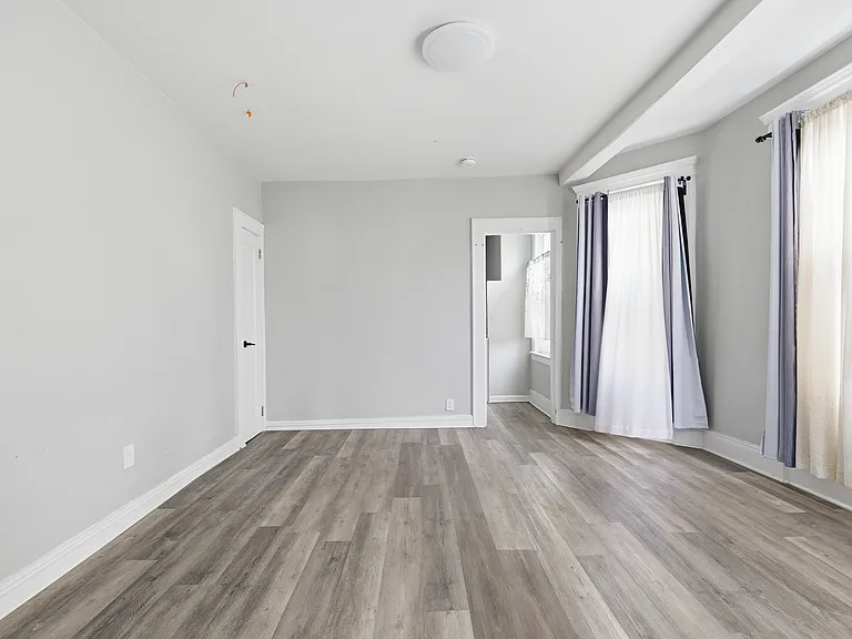 68 Mill St #4 — Photo 8