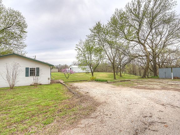 4th image of 7766 SE Strawberry Ln