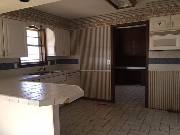 4th image of 1096 Sioux St