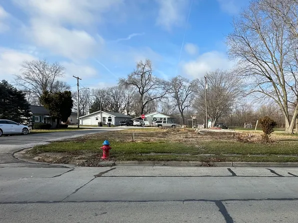 206 S Washington St, Tuscola, IL 61953