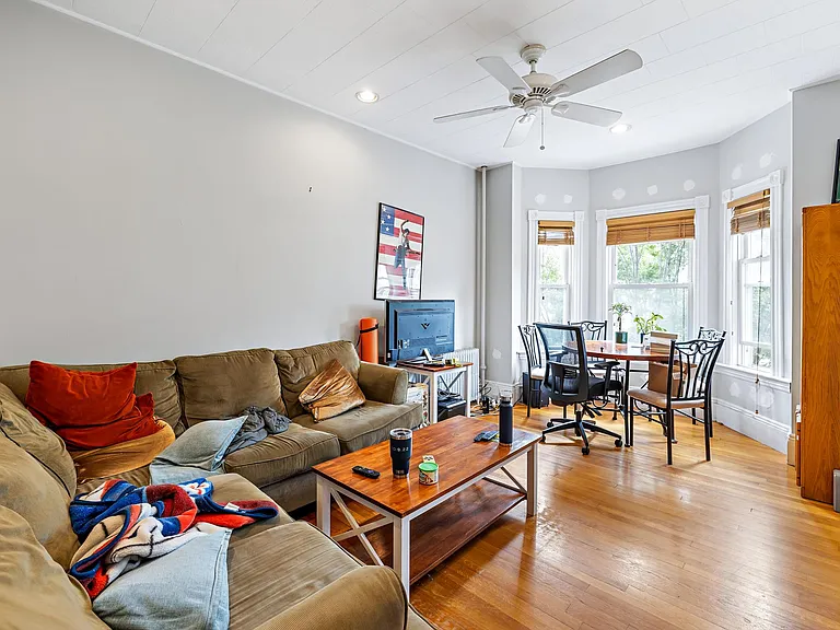 648 E 7th St #2 — Photo 9