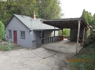 885 E 10th St, Coquille, OR
