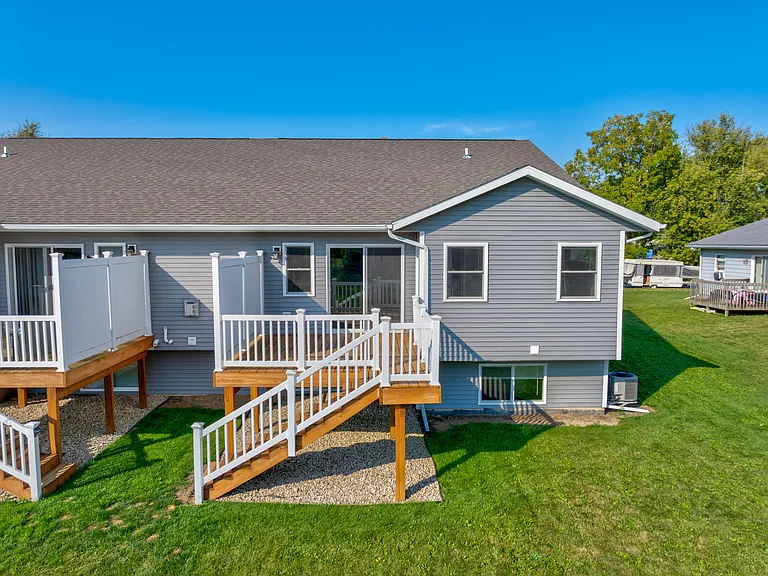836 Thompson Dr — Photo 23
