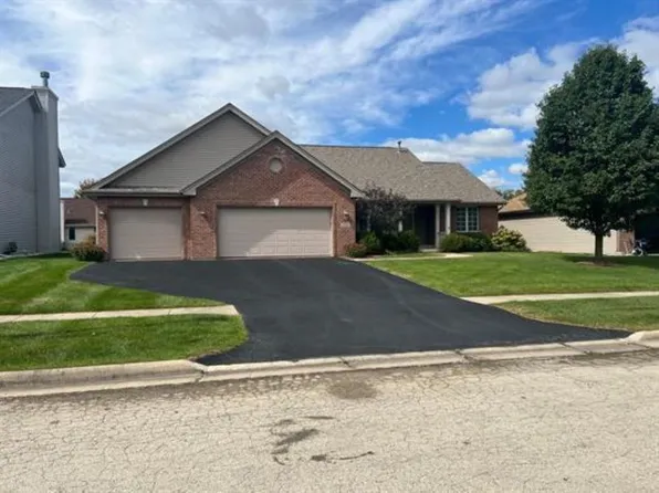 5040 Park Valley Dr, Loves Park, IL 61111