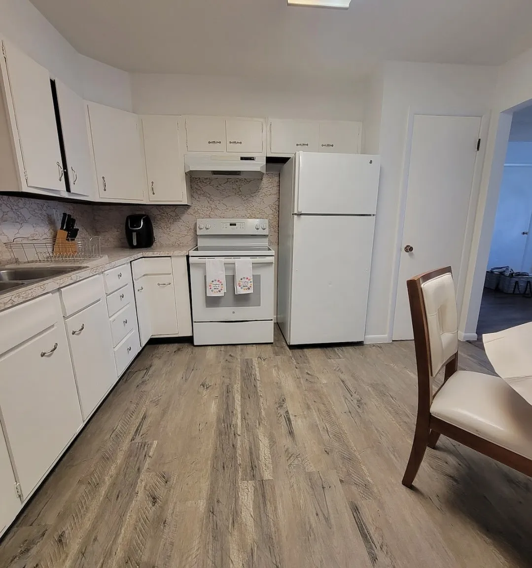 2 bed, 1000 sqft, $1,300 — Photo 3