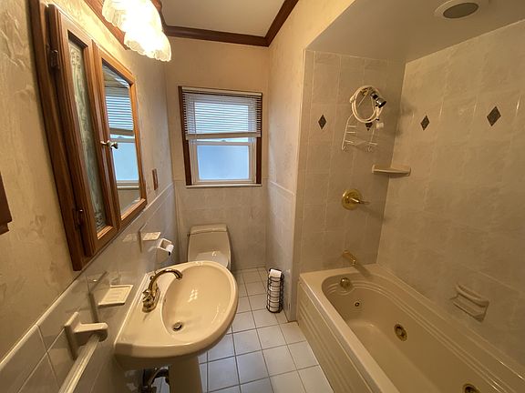 5th image of 2451 10th St #1