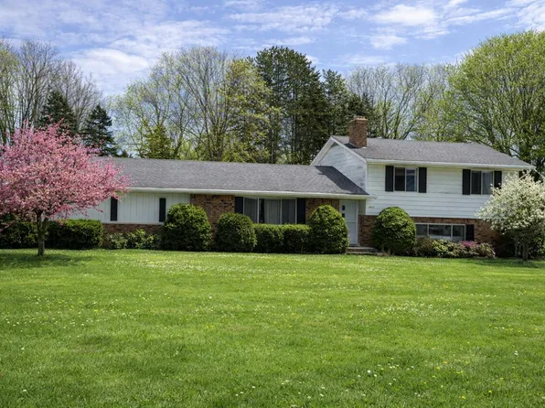 6233 Hereford Rd, Saline, MI 48176