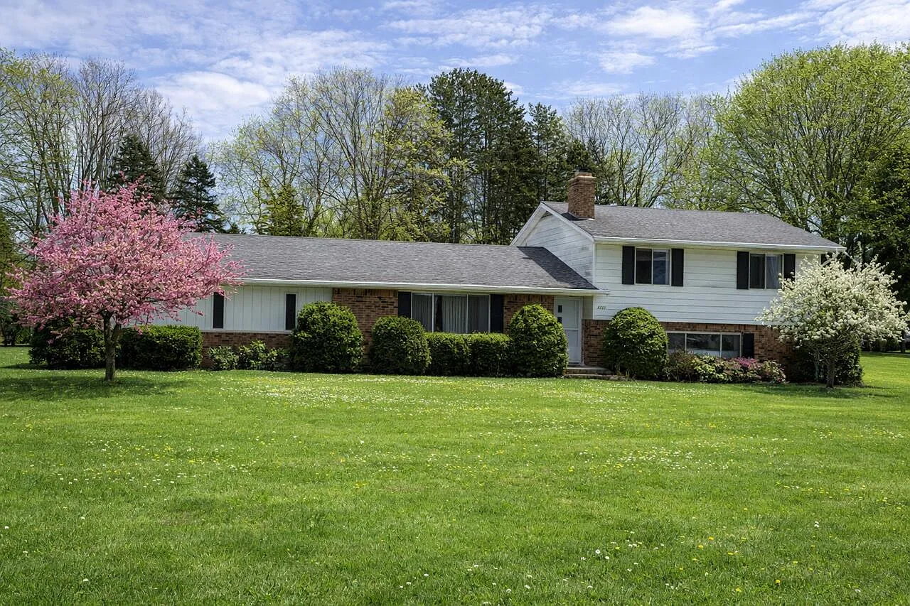 6233 Hereford Rd photo 1