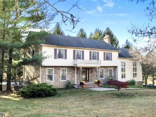 8 Amherst Dr, Washington Twp., NJ 07853