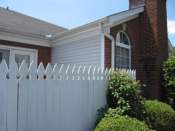 3rd image of 8607 Forest Way Dr