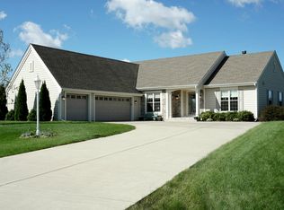 N57W34892 Pondview Ln, Oconomowoc, WI