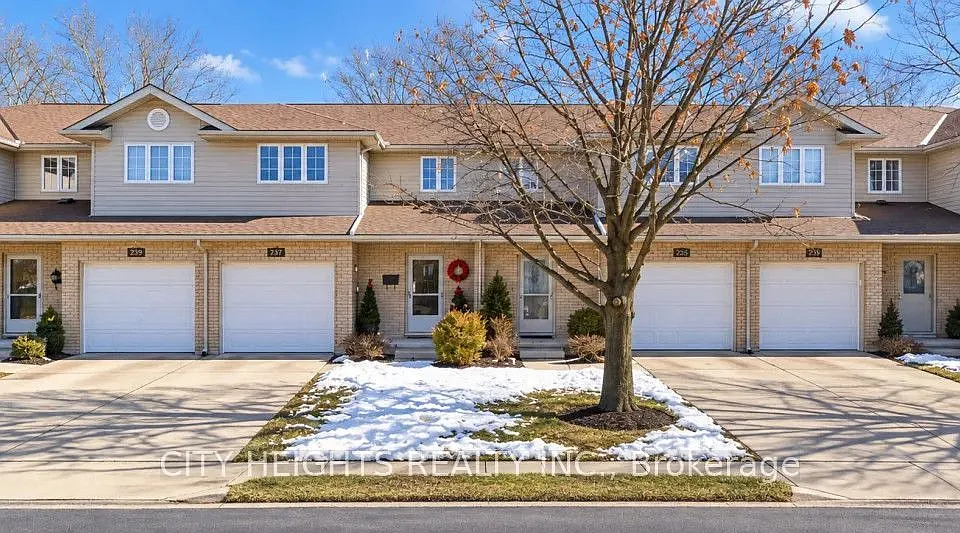 1058 Lexington Cir #UPPER LEVEL