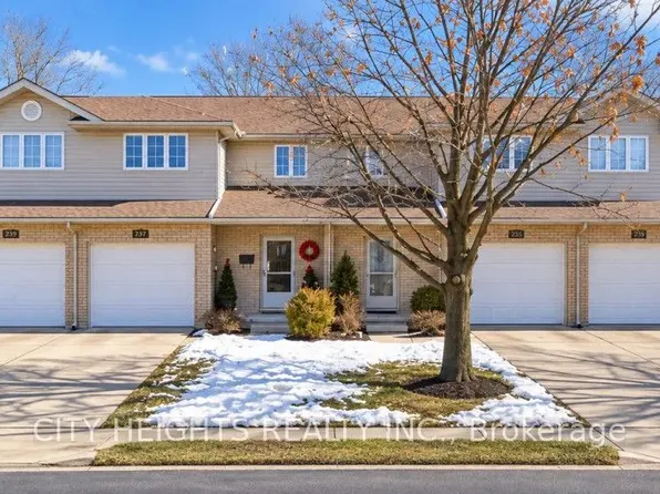 1058 Lexington Cir, Windsor, ON N8S 4T3