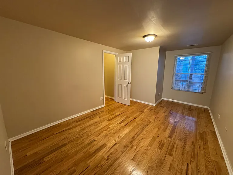 1637 W 77th St #2 — Photo 7