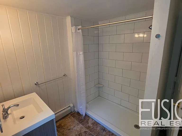 446 Colchester Ave — Photo 7