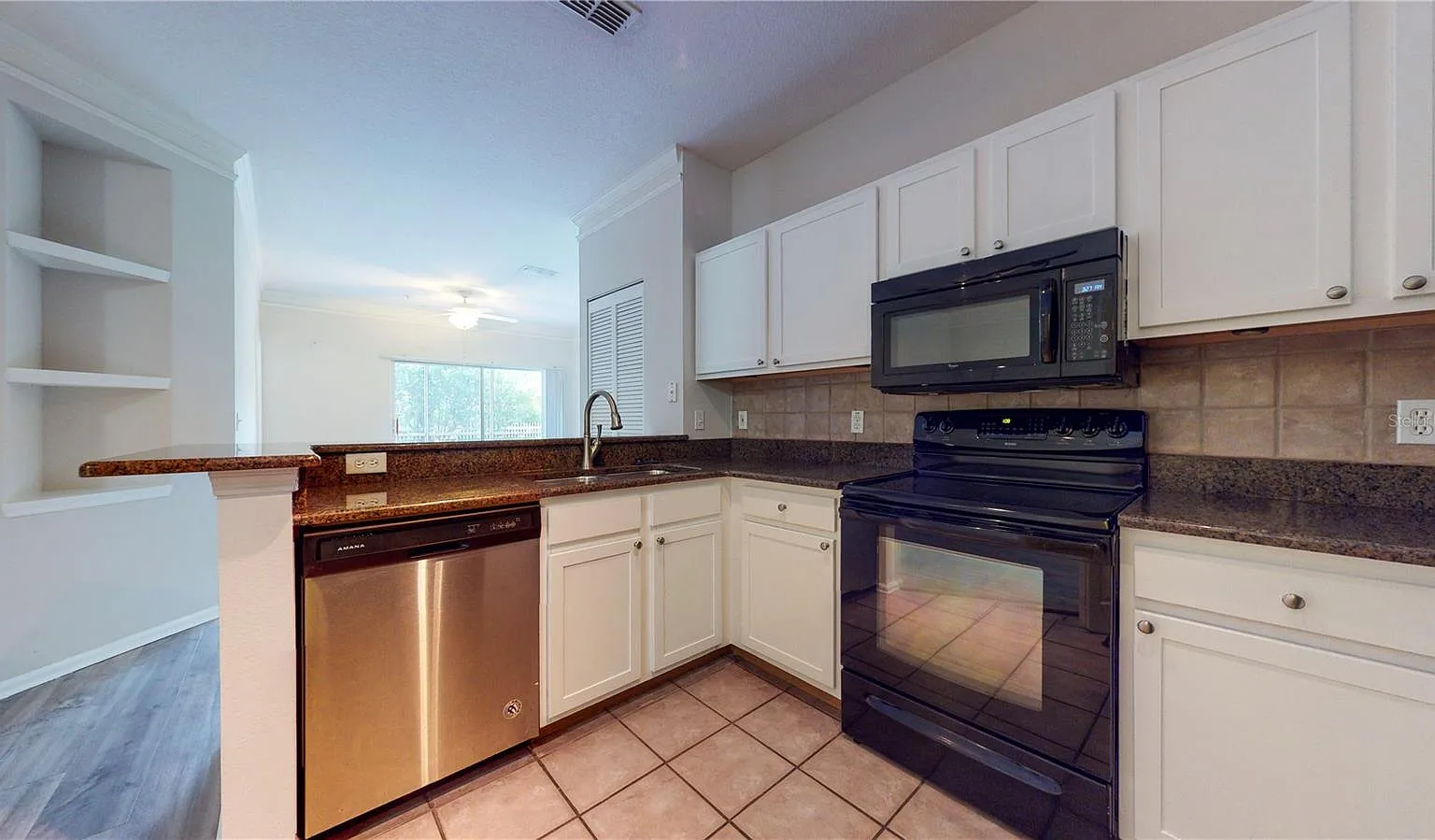 3 bed, 1401 sqft, $2,200 — Photo 4