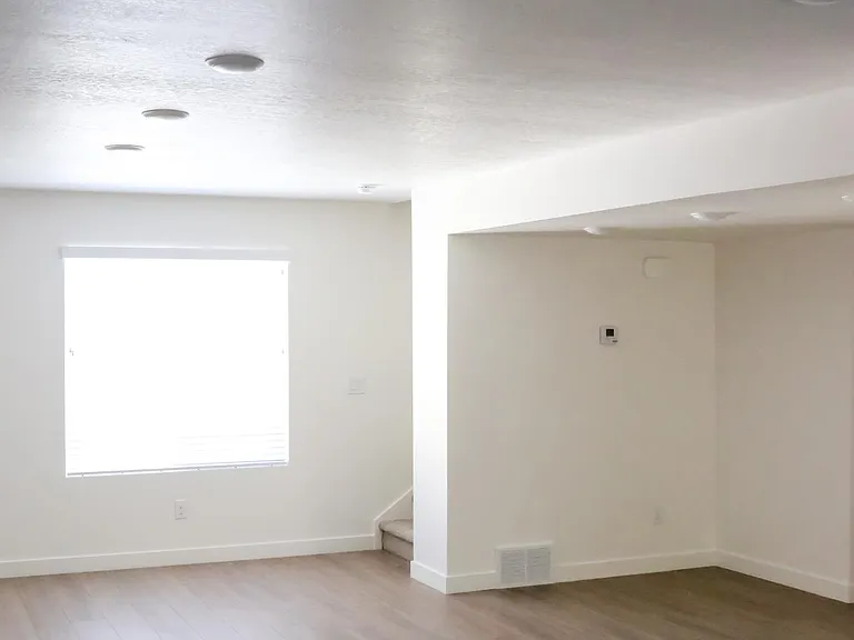 178 S Bushnell Way — Photo 12
