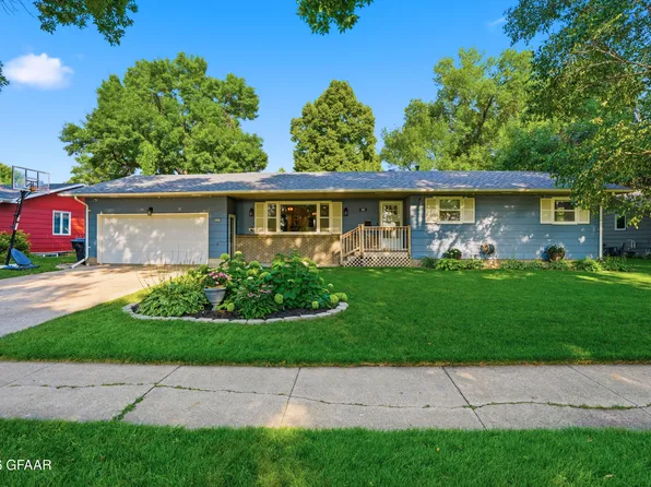 3005 Cherry St, Grand Forks, ND 58201
