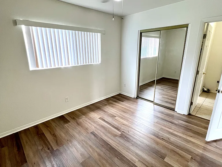 8786 La Salle St — Photo 8