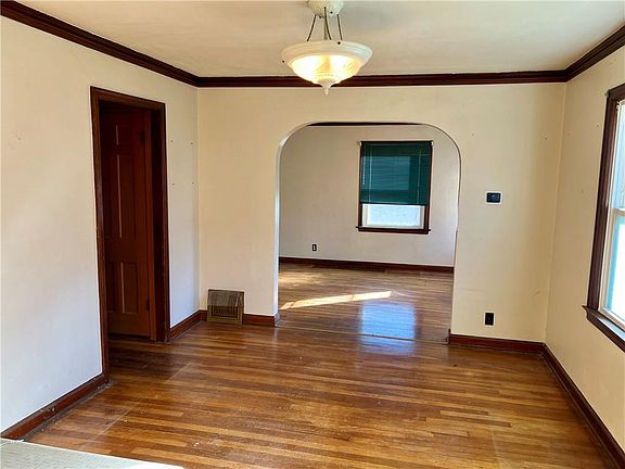 4th image of 110 NE 83rd St