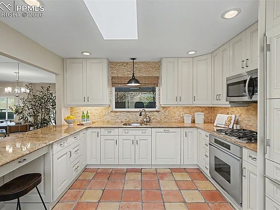 5th image of 2609 Ashgrove St