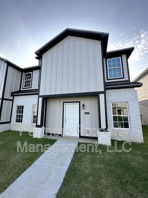 4 bed, 4.5 bath, 2000 sqft, $2,095 — Photo 3
