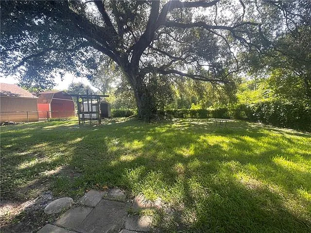 3 bed, 1.5 bath, 1549 sqft, $1,700 — Photo 3