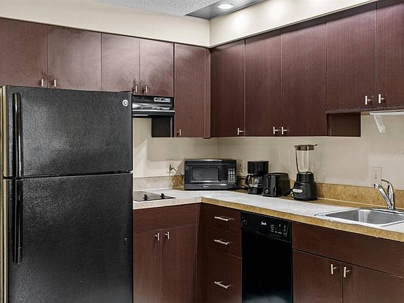 4th image of 7601 CANADA AVENUE #221