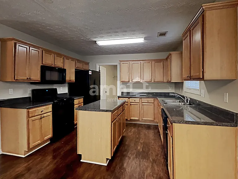 1558 Great Shoals Cir — Photo 3