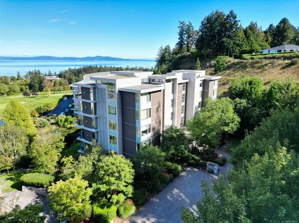 738 Sayward Hill Ter #302, Saanich, BC V8Y 3K1