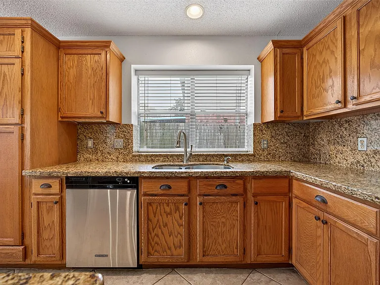 1035 Cascade Creek Dr — Photo 18