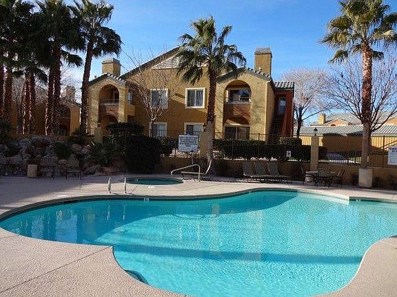 Resort-Style Pool