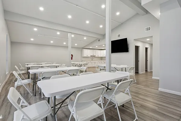 Sierra Heights Apartments — Photo 6