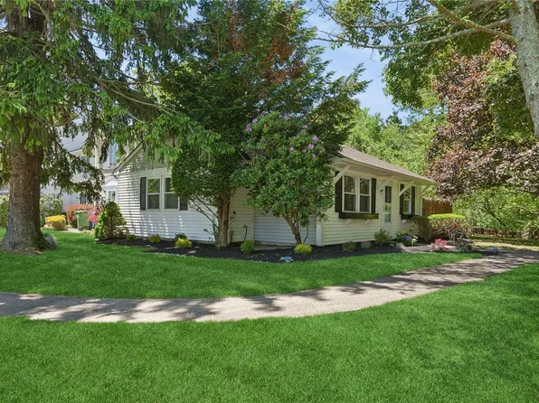 6 Norfolk Court #6, Coram, NY 11727