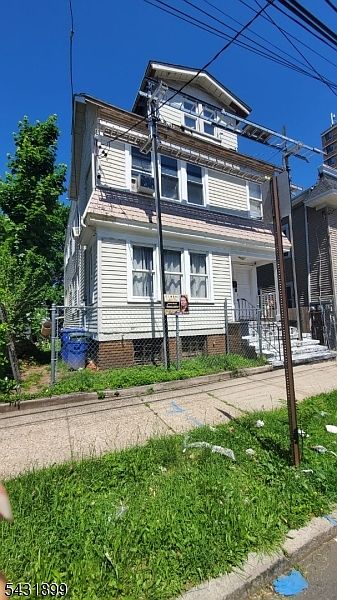 2nd image of 45 Vine Ave
