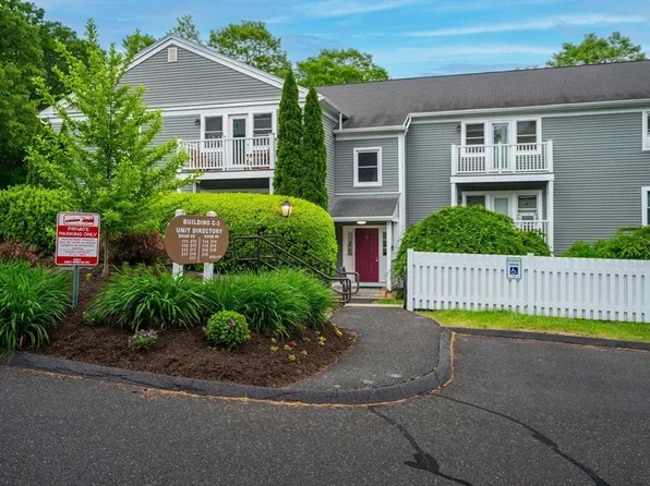 48 Evergreen Rd #212, Leeds, MA 01053