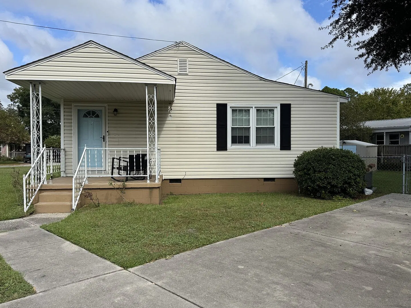 Charming 2BR/2BA Home Near Historic Downtown New Bern — Photo 3