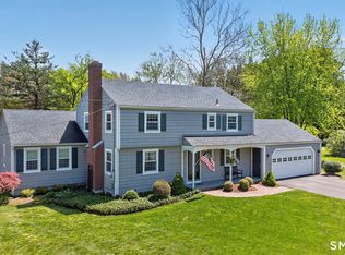 28 Deepwood Rd, Simsbury, CT 06070