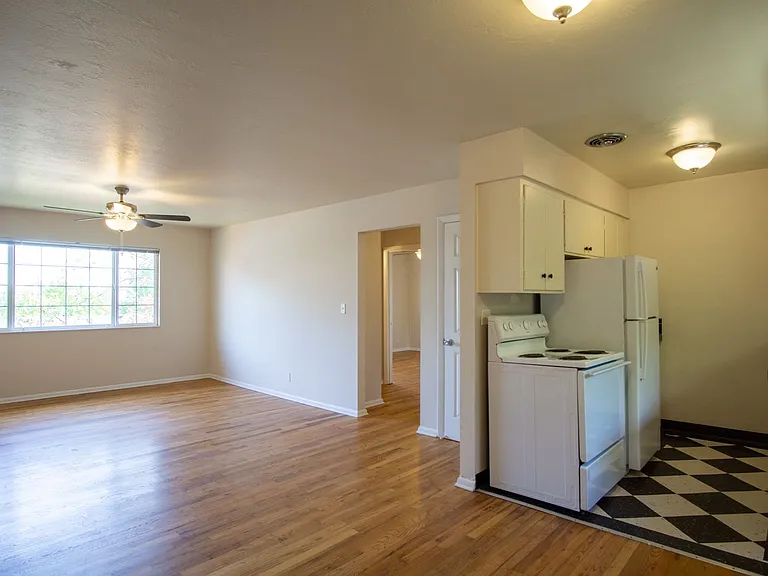 5025 S Corbett Ave #17 — Photo 2