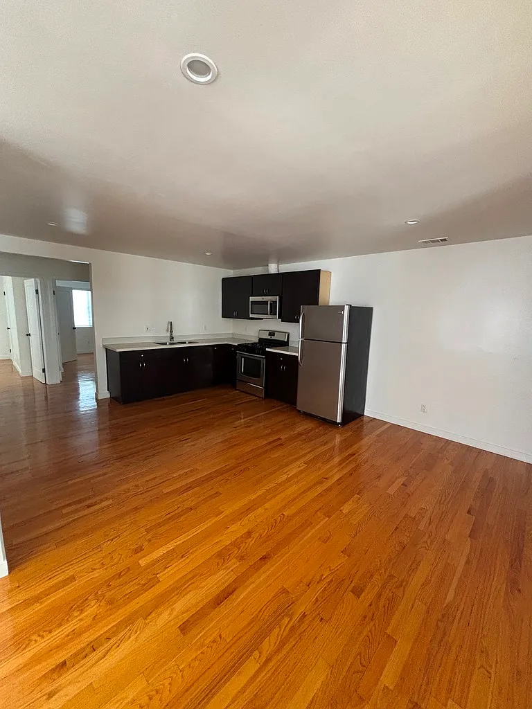 3 bed, 1804 sqft, $3,650 — Photo 4
