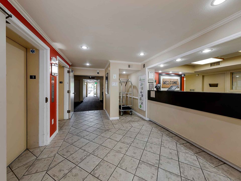 Lobby and Guest Check-in