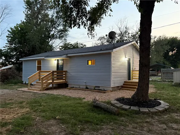 101 Nelson Park Rd SW, Gravette, AR 72736