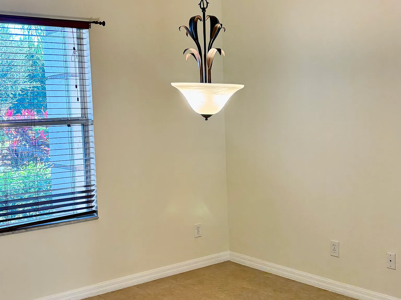 4 bed, 2343 sqft, $3,000 — Photo 3