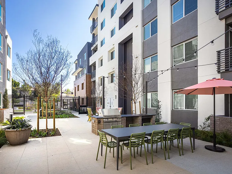 Alexan Noho West — Photo 88