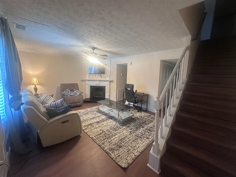 1002 Carla Pl — Photo 17