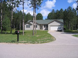 19644 Pine Woods Dr, Lake Ann, MI 49650