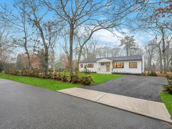 10 Shinnecock Lane, Hampton Bays, NY 11946